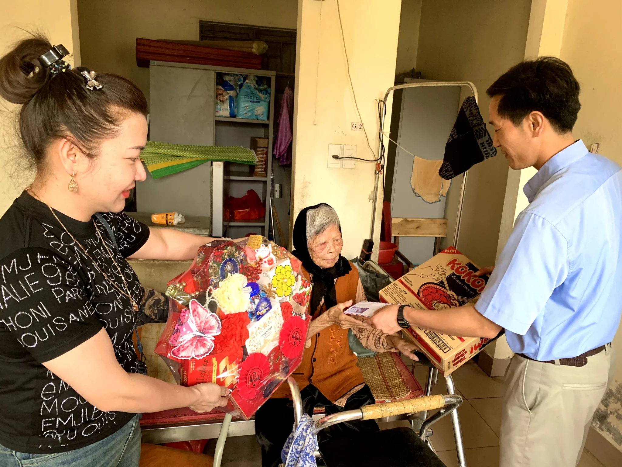 Thăm viếng bệnh nhân cao niên